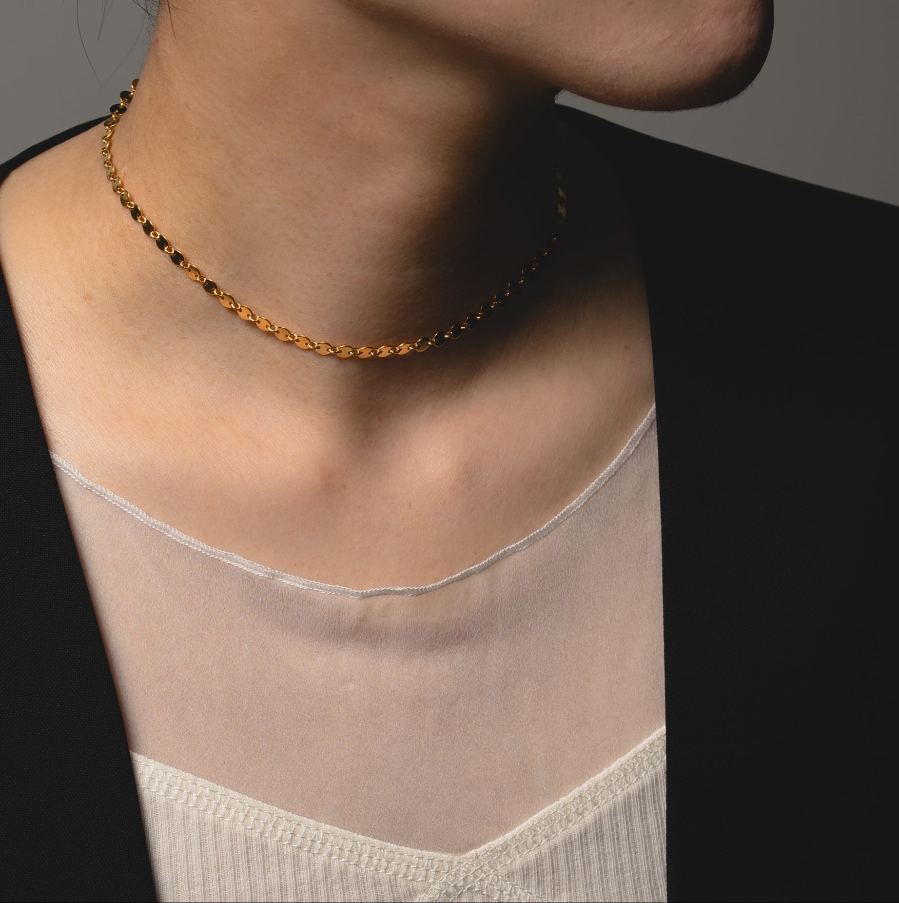 Contour Glow Chain Choker
