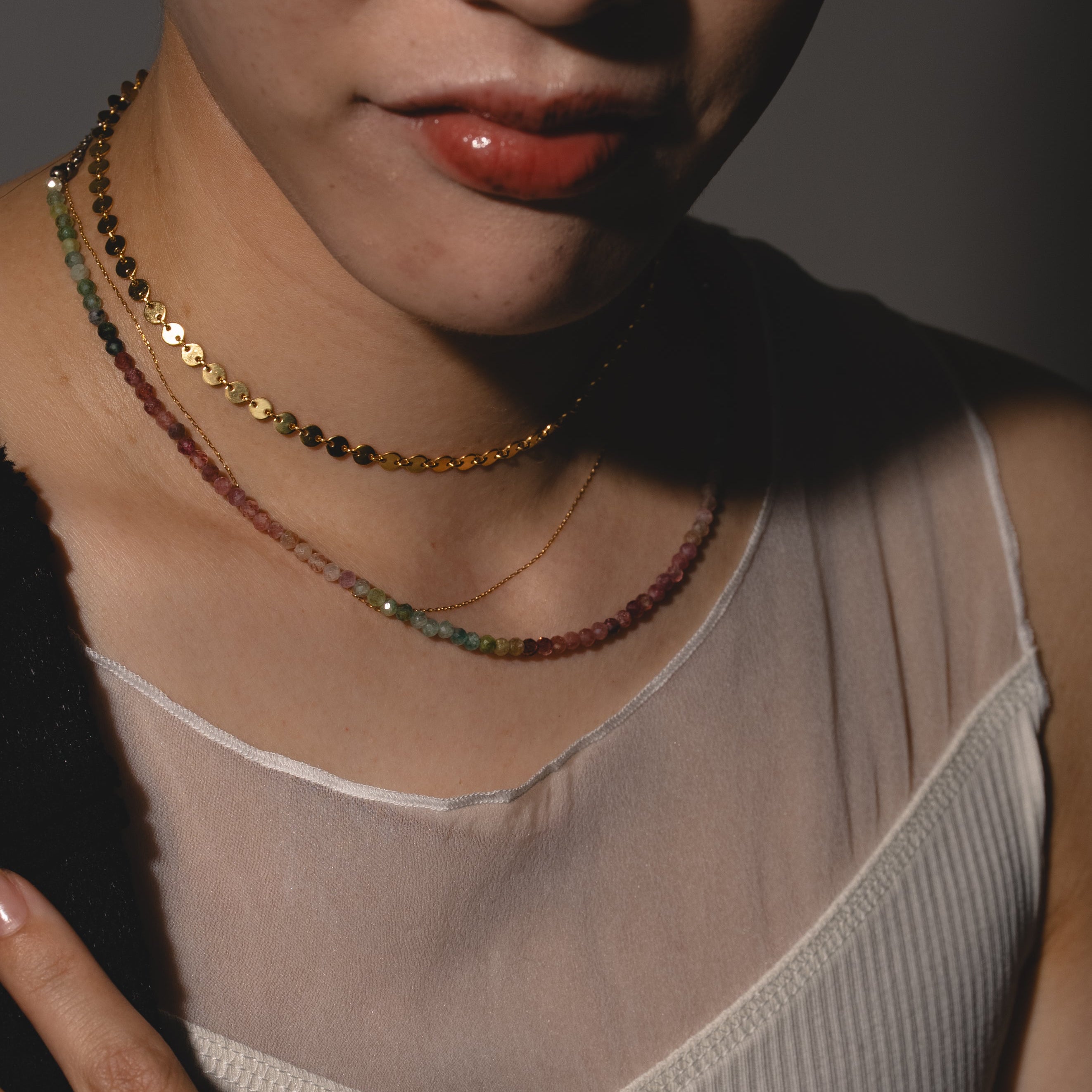 Contour Glow Chain Choker