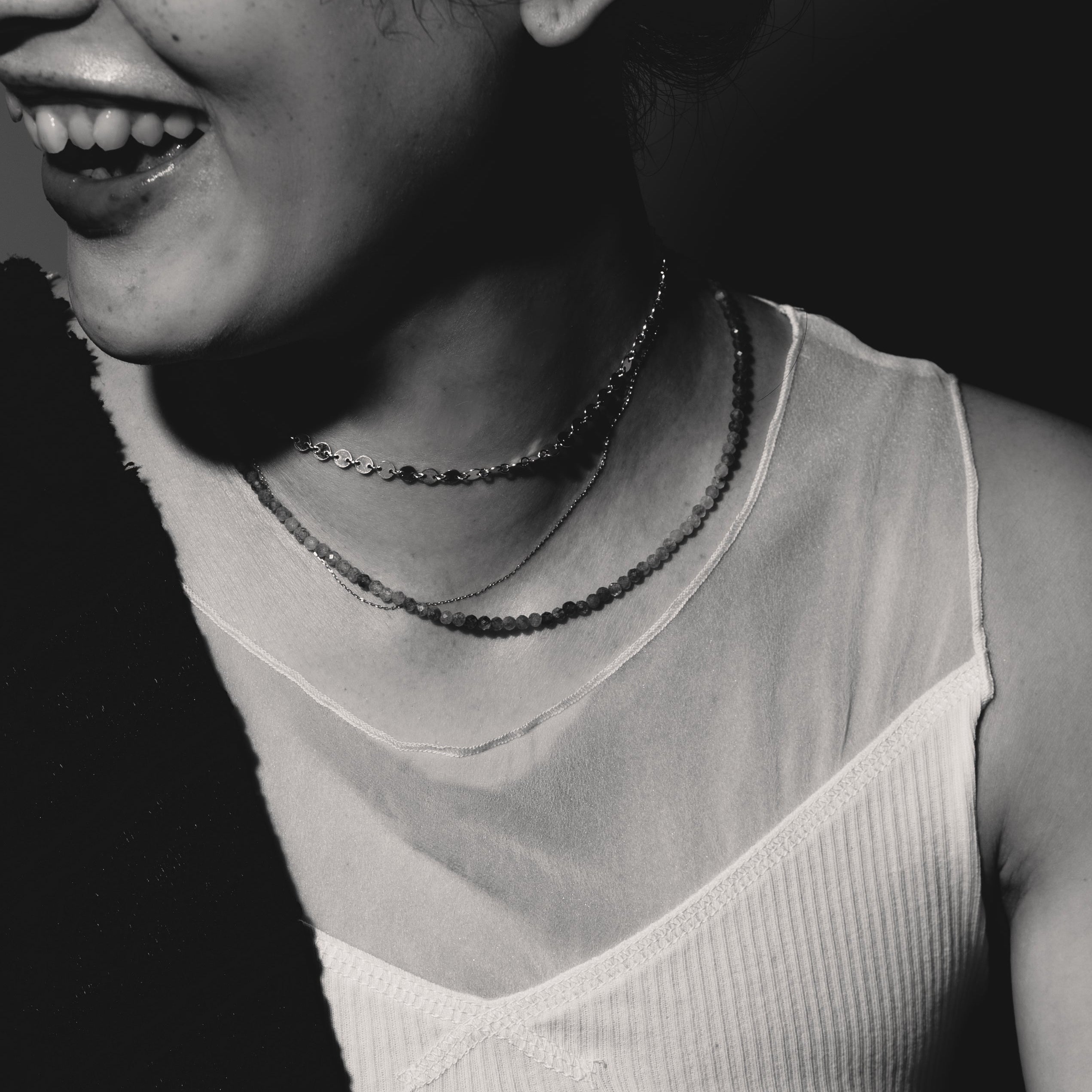 Contour Glow Chain Choker