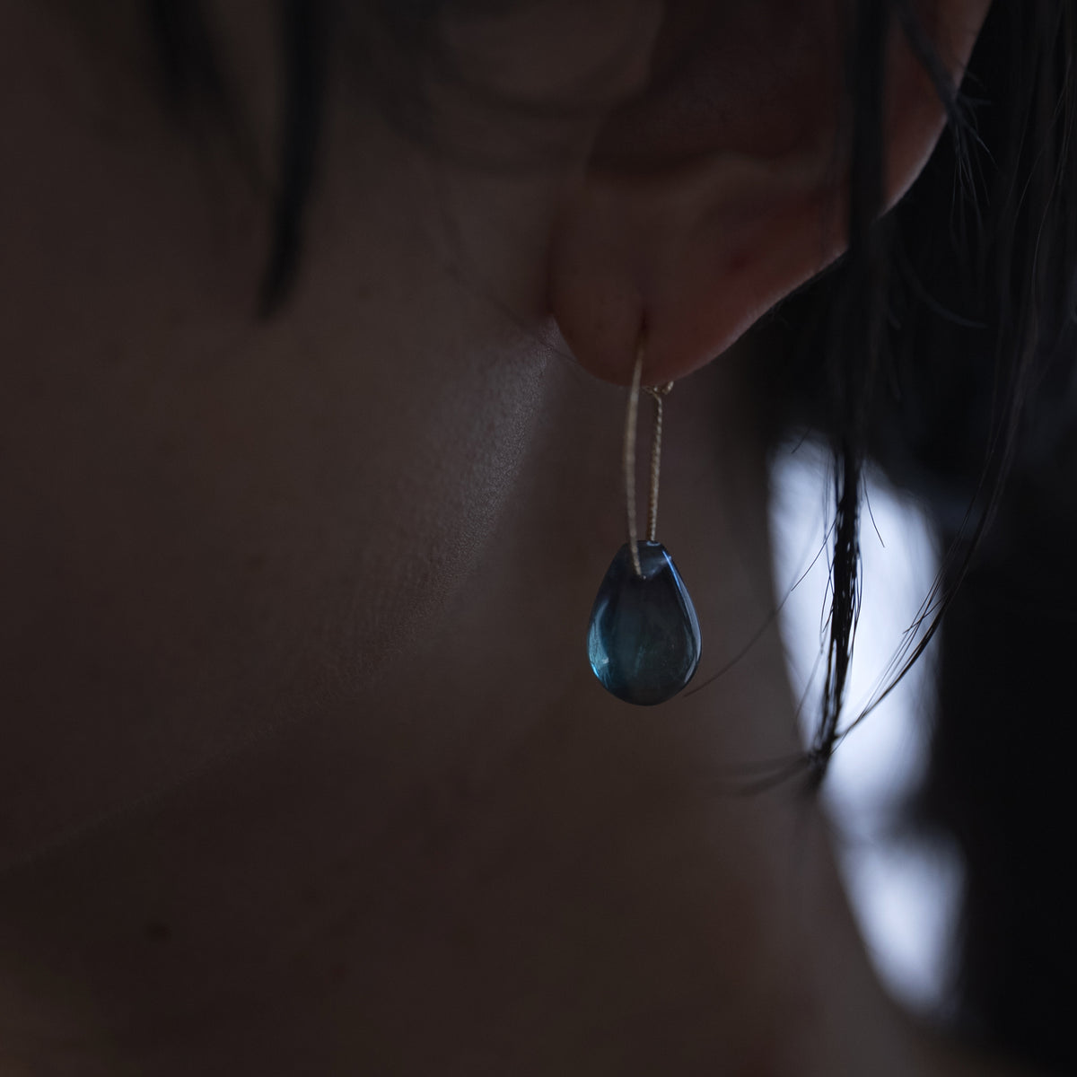 フローライトフープピアス|DAWN BLUE