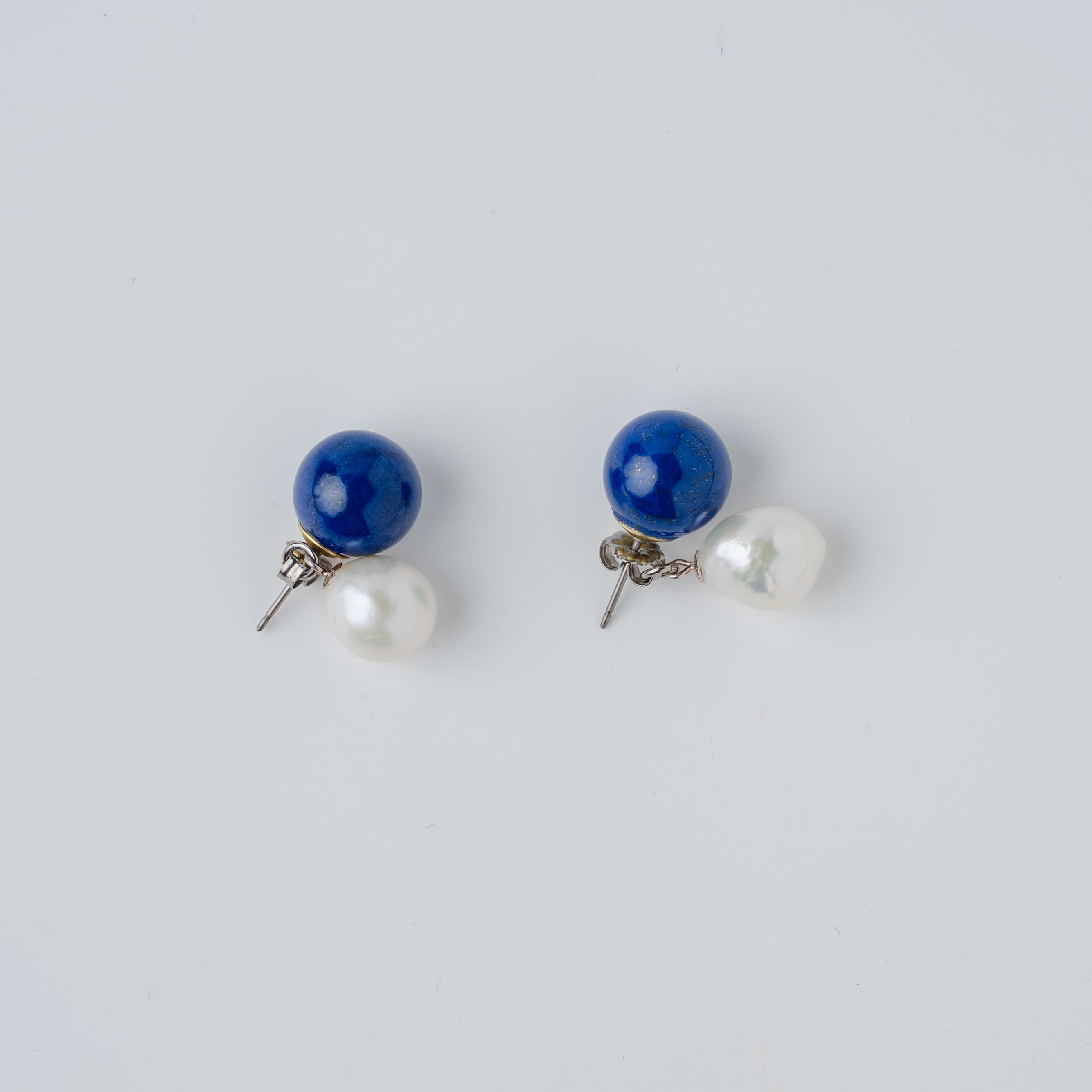 Moonrise Titanium ラピスラズリ&バロックパールピアス