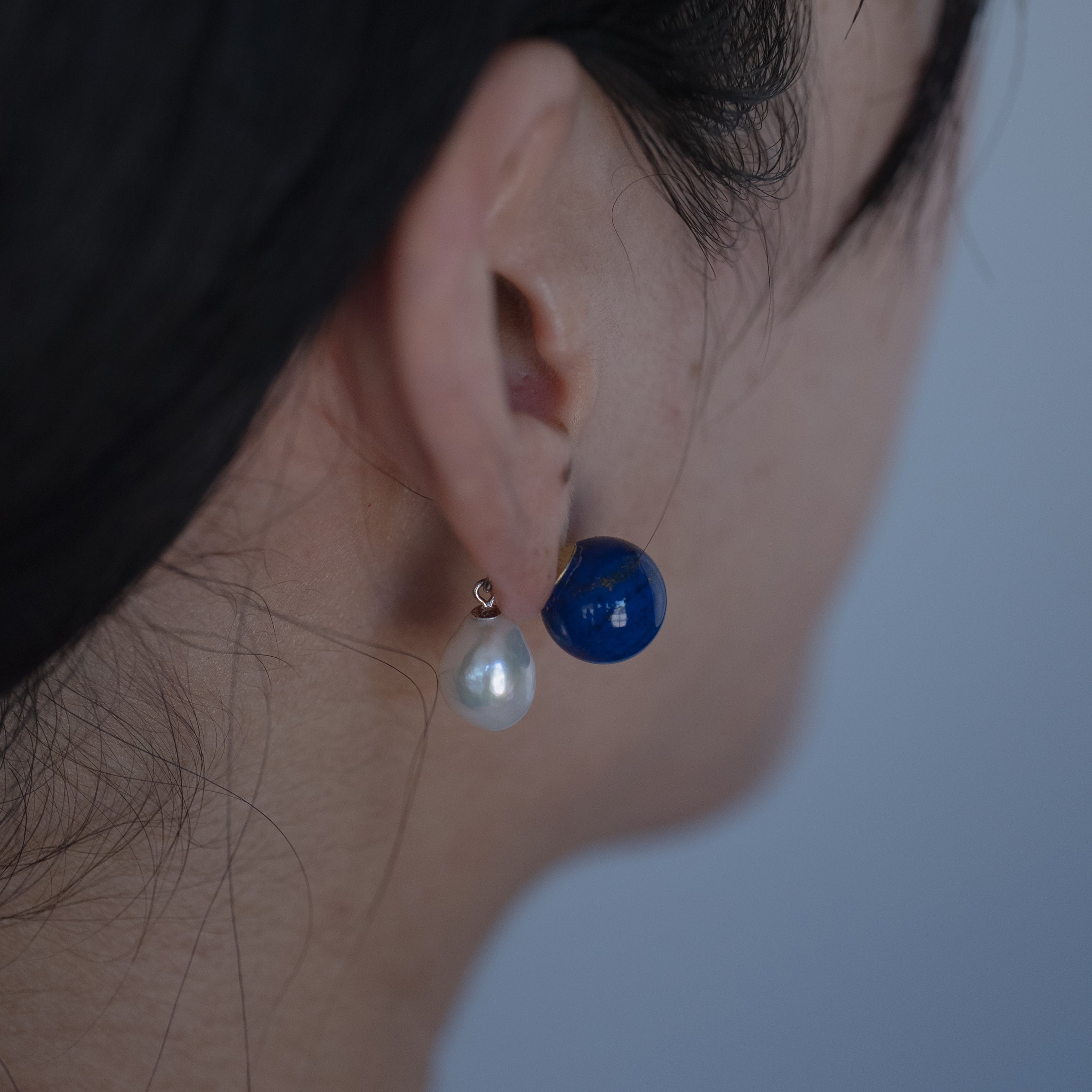 Moonrise Titanium ラピスラズリ&バロックパールピアス