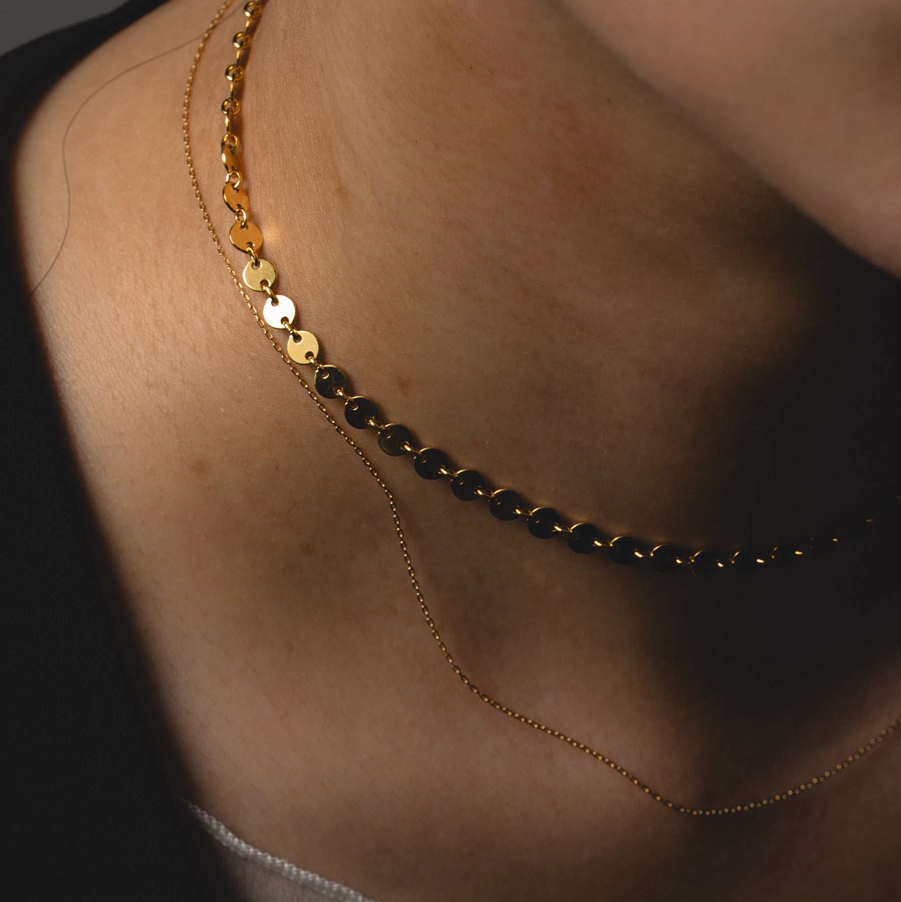 Contour Glow Chain Choker