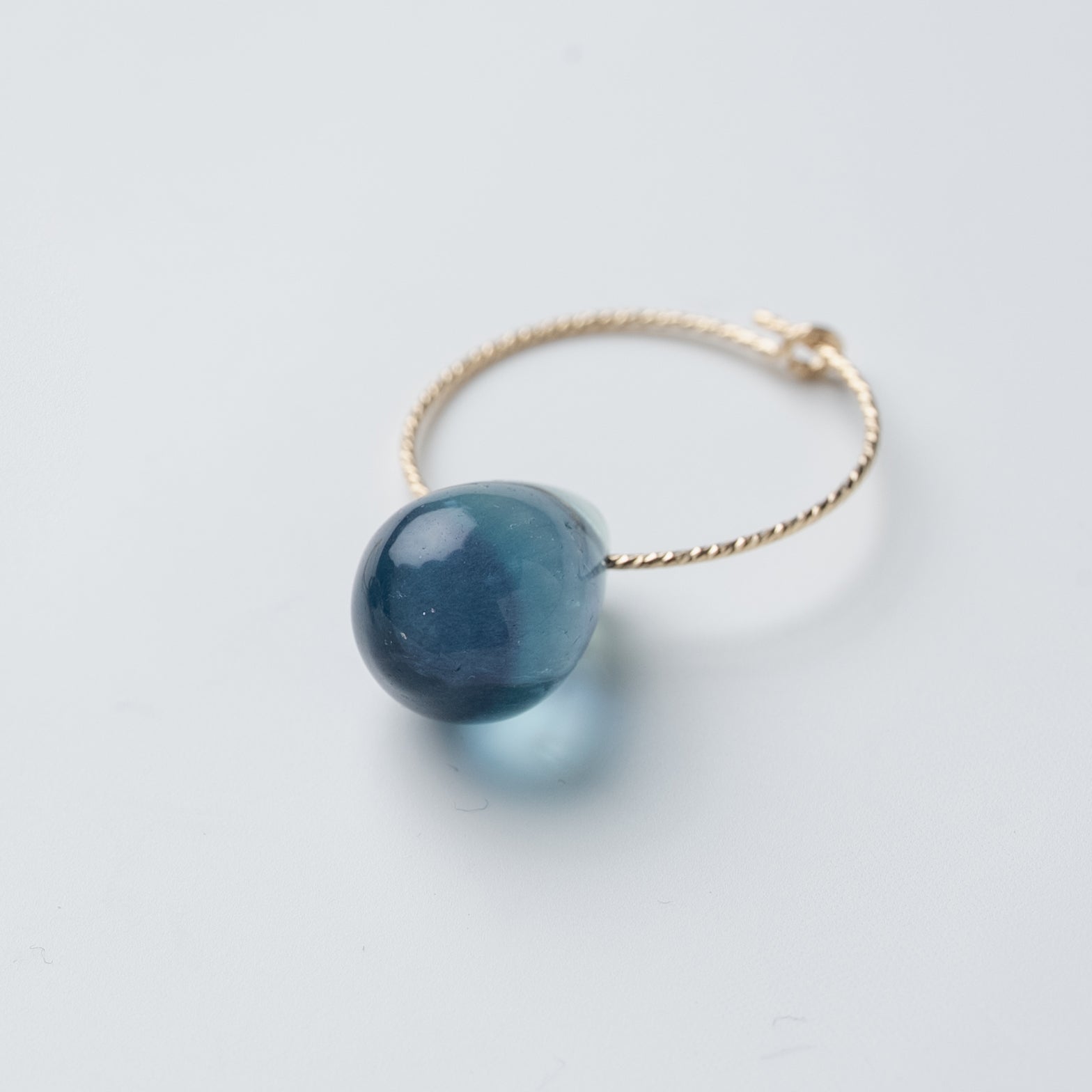 フローライトフープピアス｜DAWN BLUE
