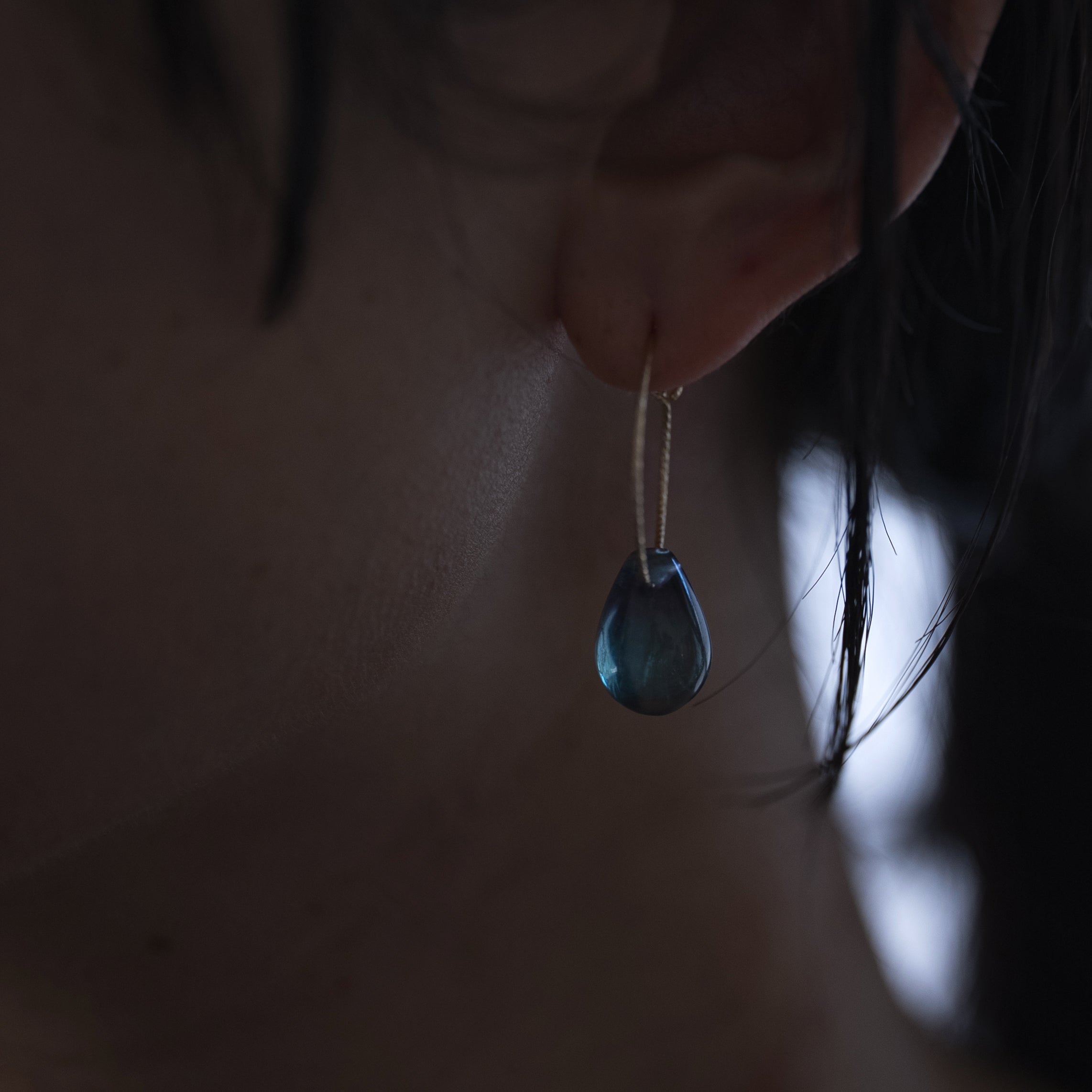 フローライトフープピアス｜DAWN BLUE