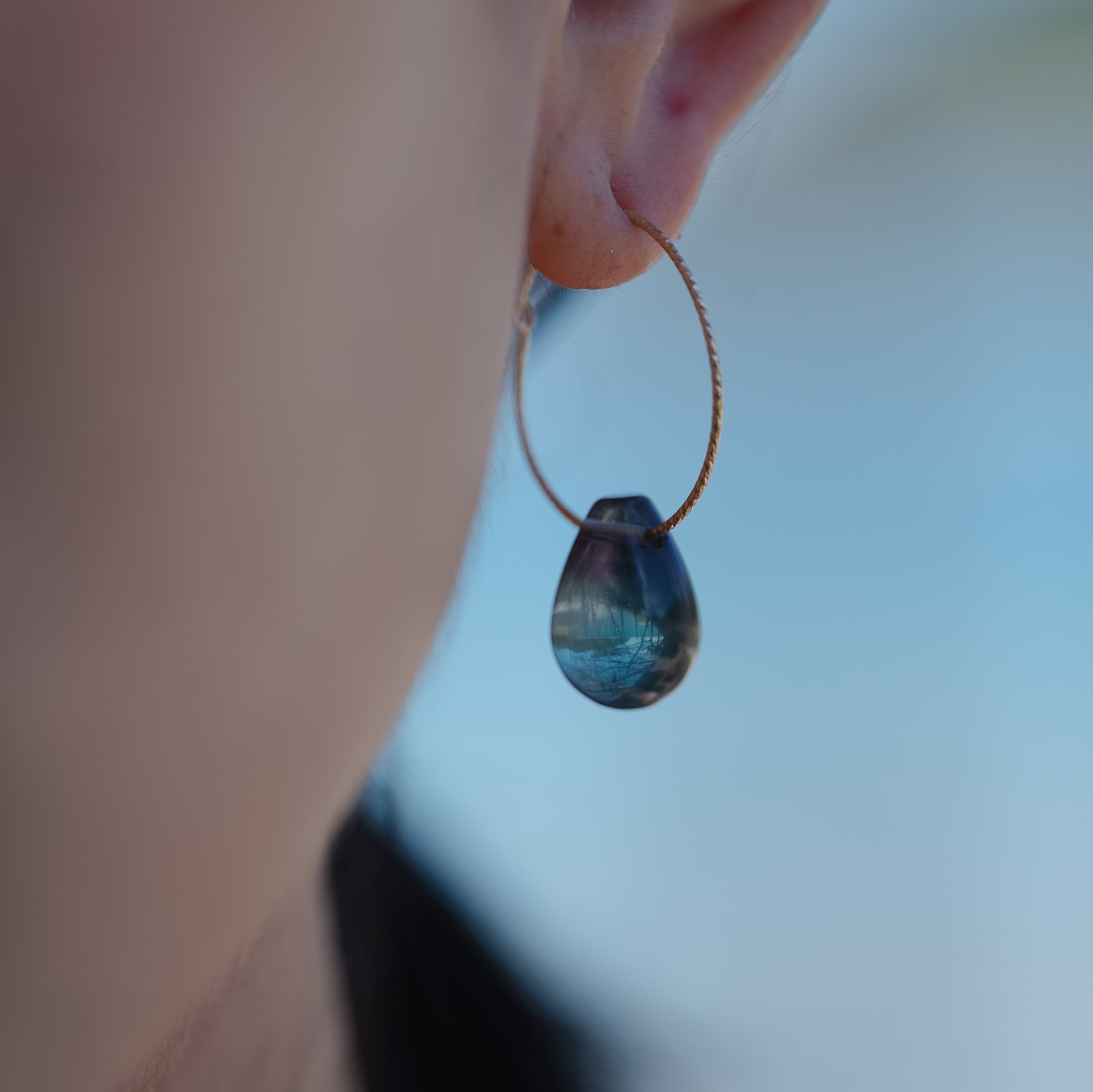 フローライトフープピアス｜DAWN BLUE