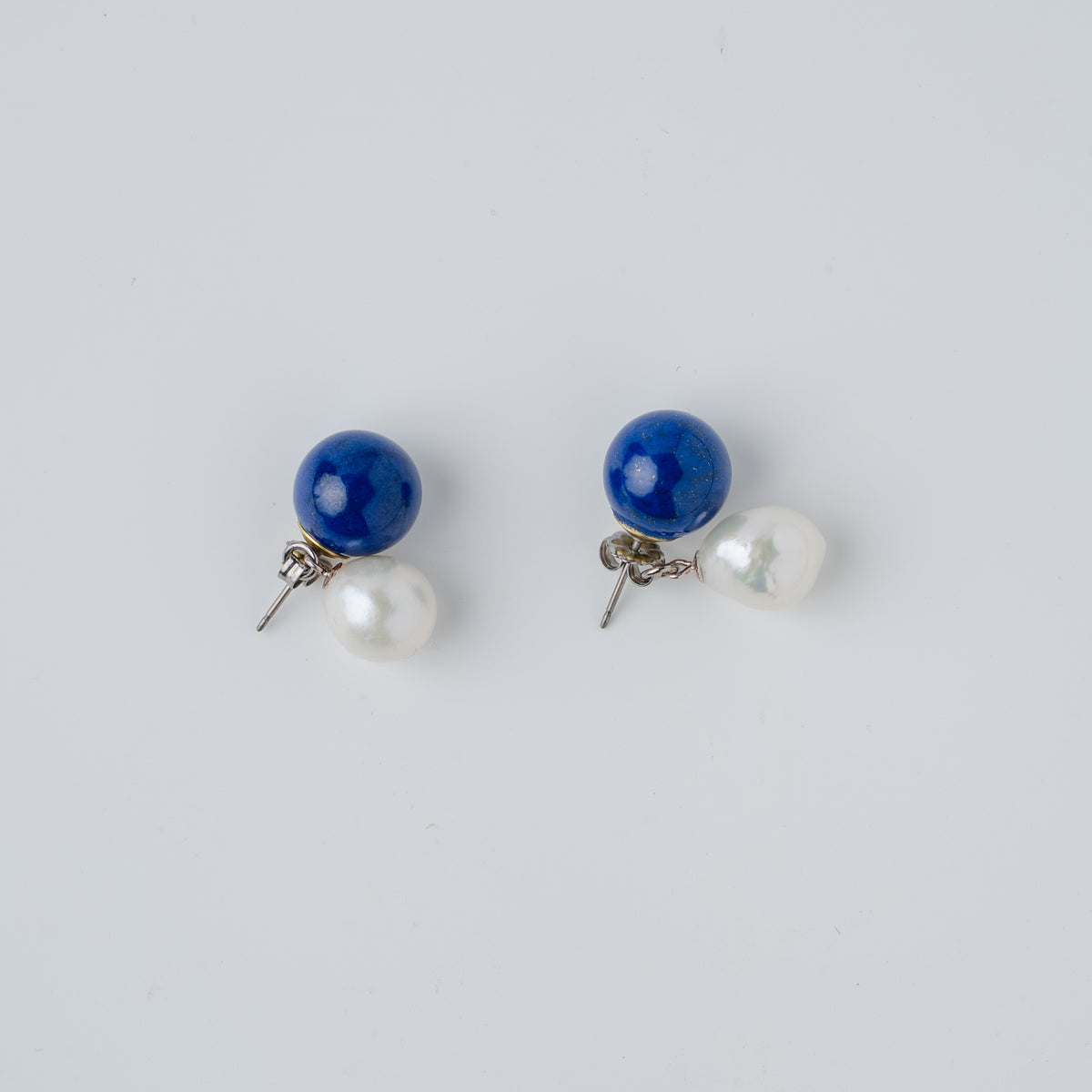 Moonrise Titanium ラピスラズリ＆バロックパールピアス