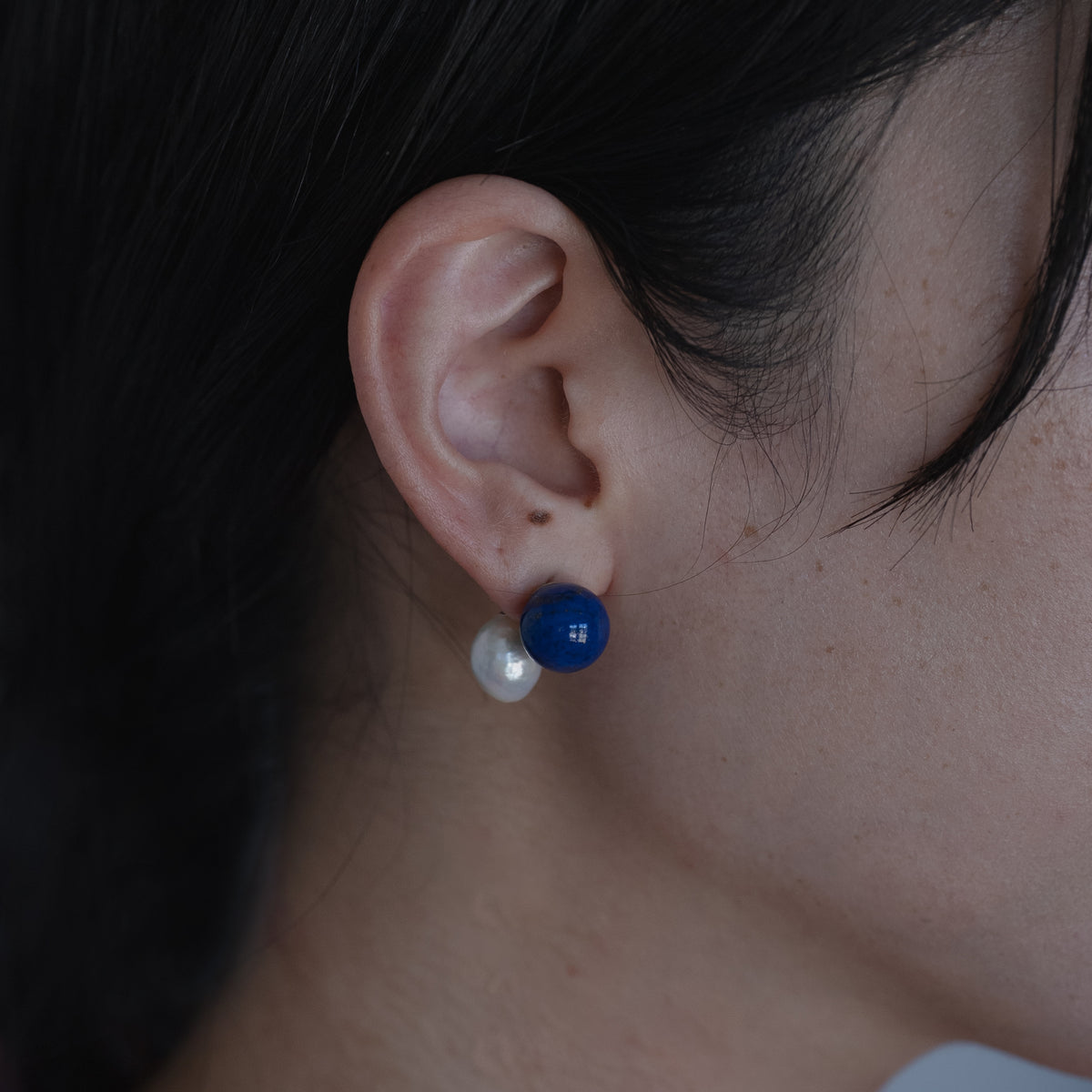 Moonrise Titanium ラピスラズリ＆バロックパールピアス