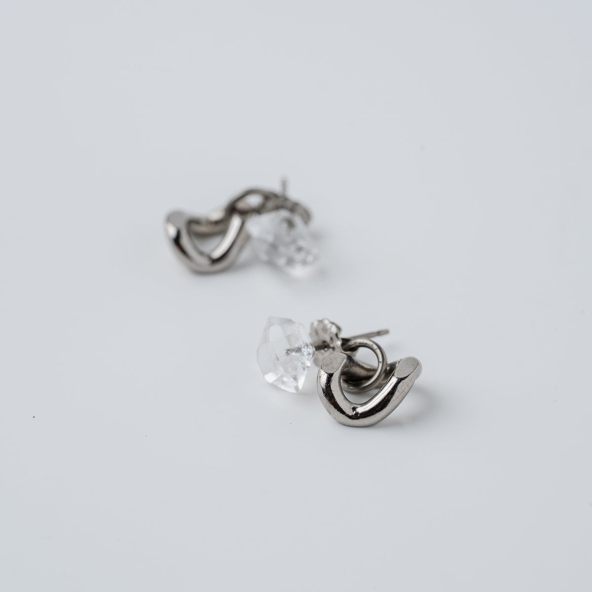 Glint Titanium ハーキマーダイヤモンドチェーンピアス